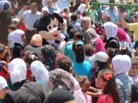 الأطفال السوريون في لبنان يحتفلون بالعيد